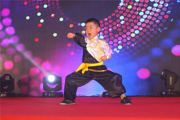 Z6尊龙凯时生物召开2018年度表扬奖励大会暨2019年度事情妄想大会